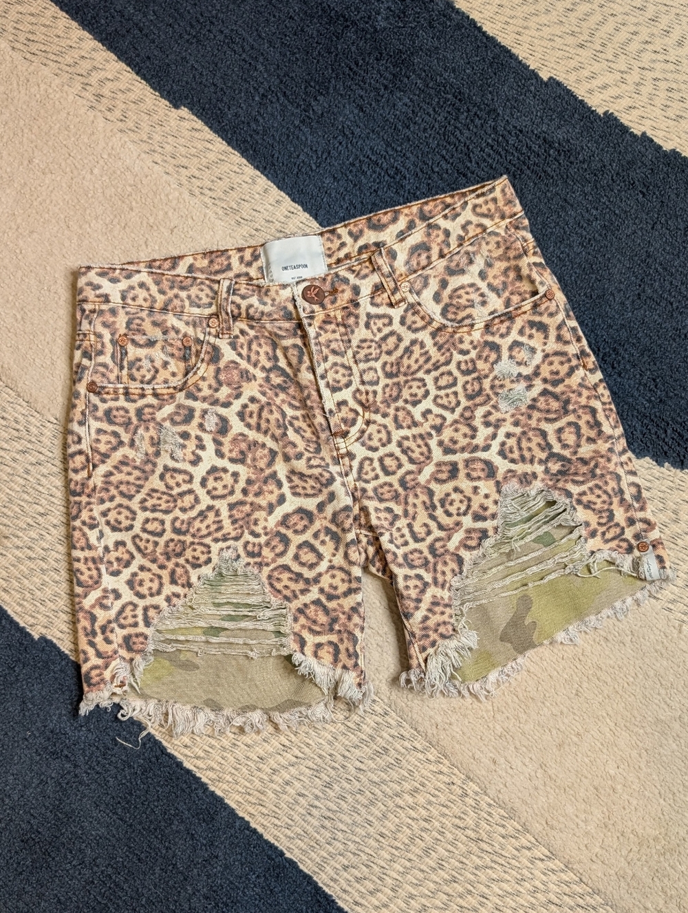 One Teaspoon Leopard Camo Denim Jeans Shorts Distressed Animal Print 28